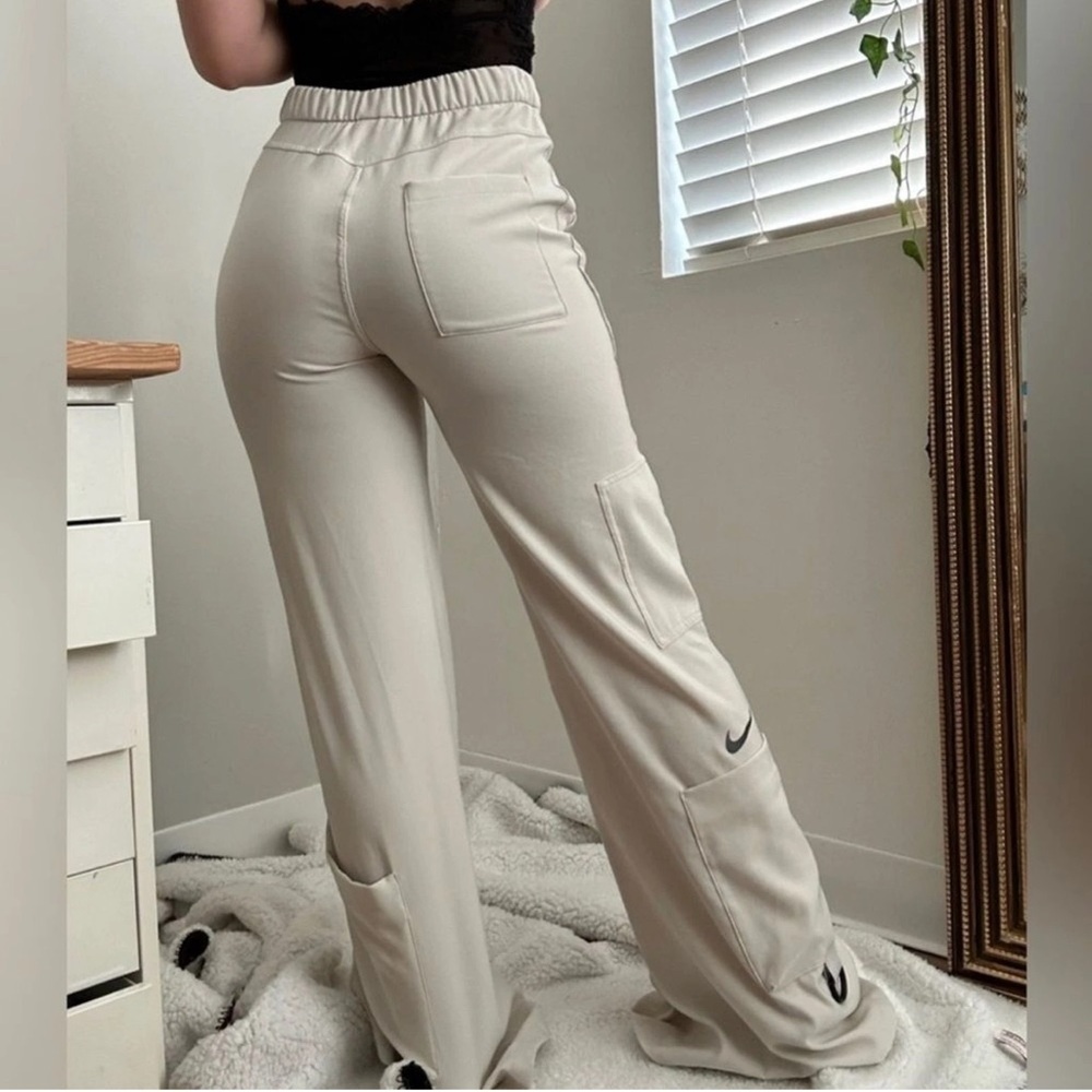 NIKE City Ready Cargo Pants High Waist Wide Leg Flare Streetwear - Picture 8 of 15
